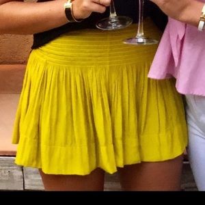 Koch chartreuse shorts S